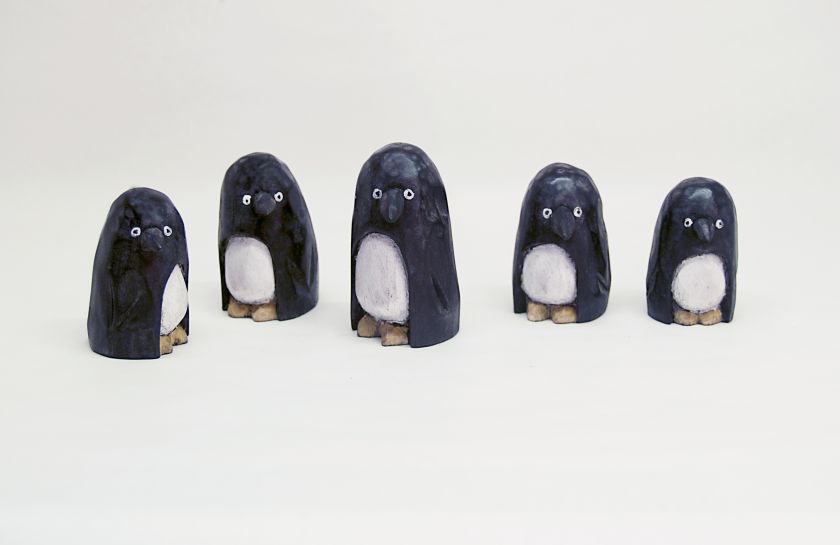 Ručně vyřezávaný tučňák