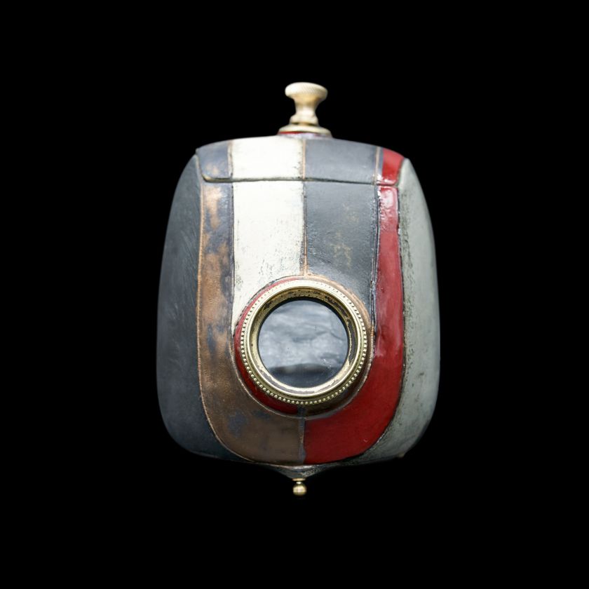 Ceramic Camera with antique details | Curiomat – Bend your mind