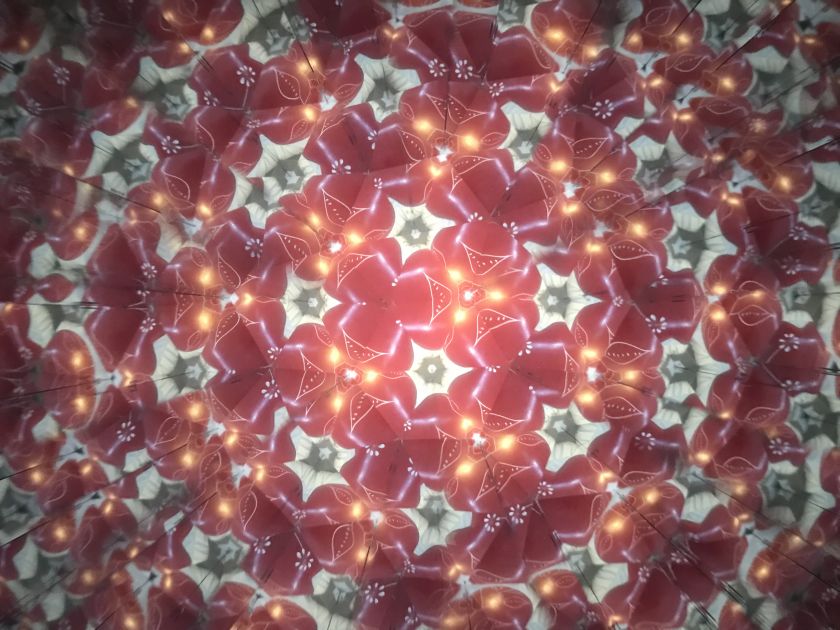Mosazný kaleidoskop se skleněnou čočkou