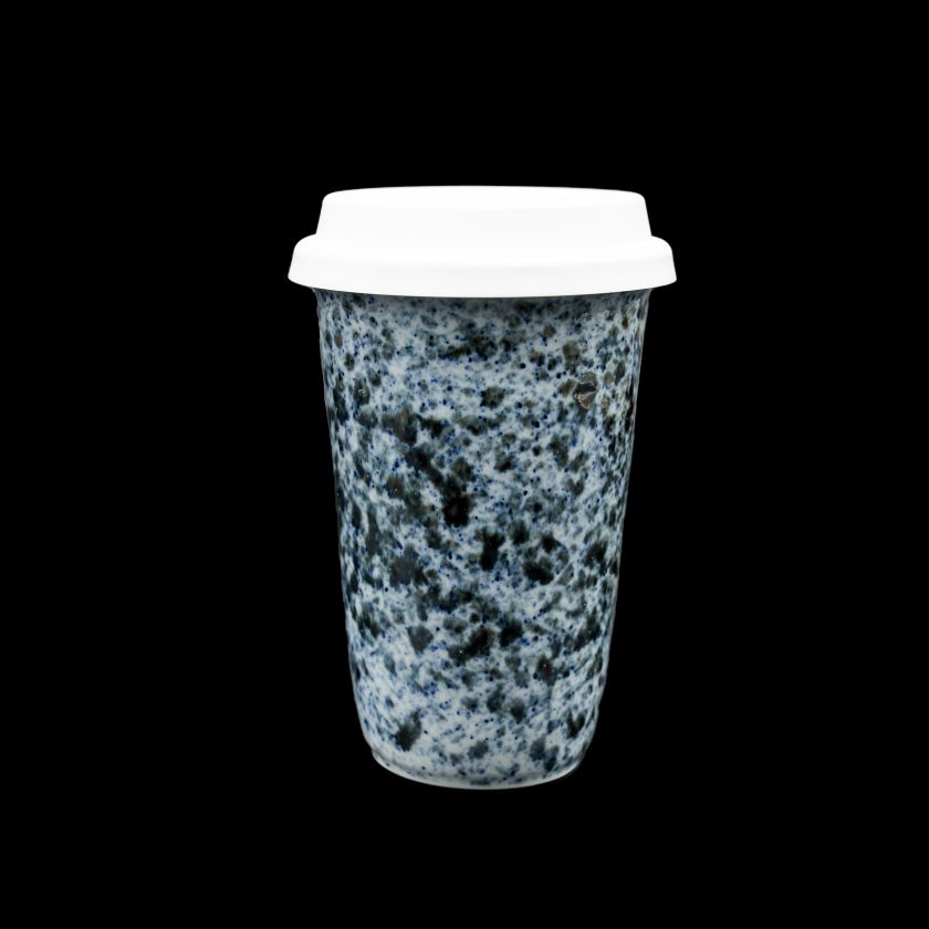Porcelánový termohrnek s víčkem - Modré puntíky
