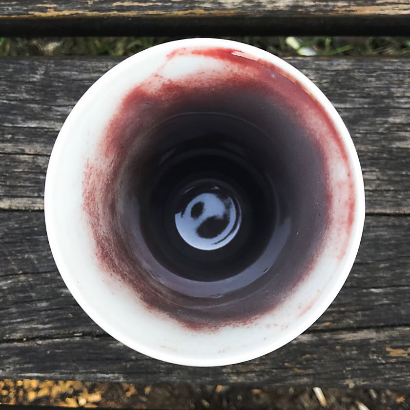 Porcelánový termohrnek s víčkem - Světla města