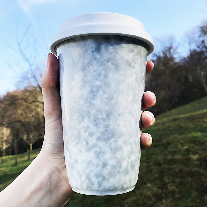 Porcelánový termohrnek s víčkem - Světla města