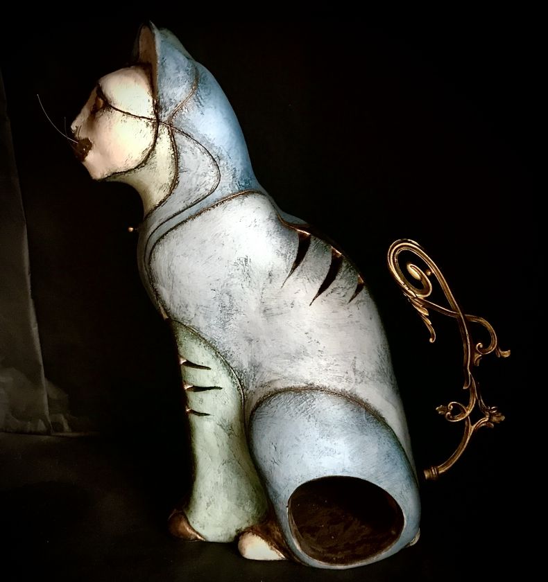 Keramická kočka s mosazným starožitným ocasem
