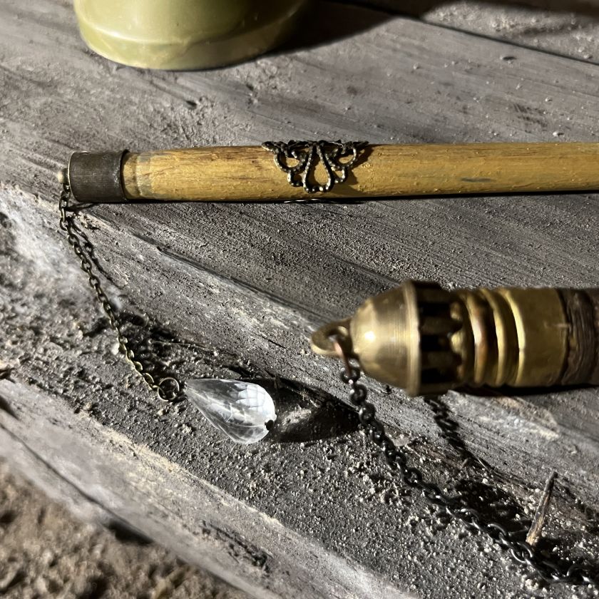 Hölzerne Zauberstäbe - Golden Magic