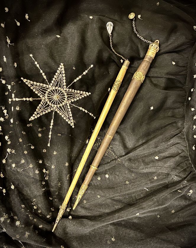 Hölzerne Zauberstäbe - Golden Magic