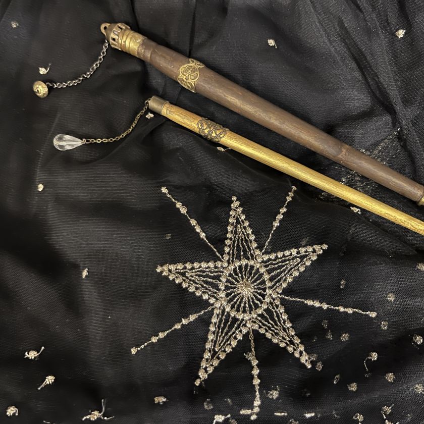 Hölzerne Zauberstäbe - Golden Magic