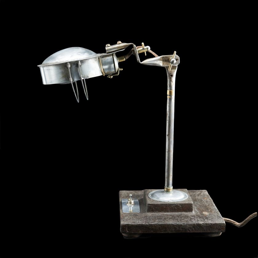 Kovová socha - Steampunková lampa