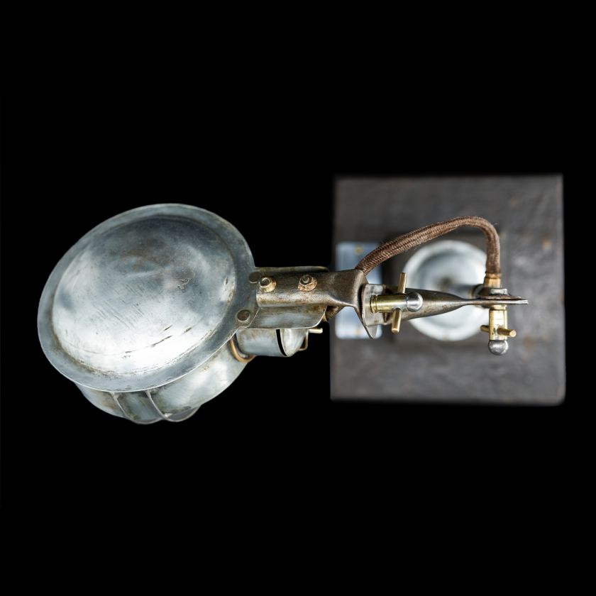 Kovová socha - Steampunková lampa
