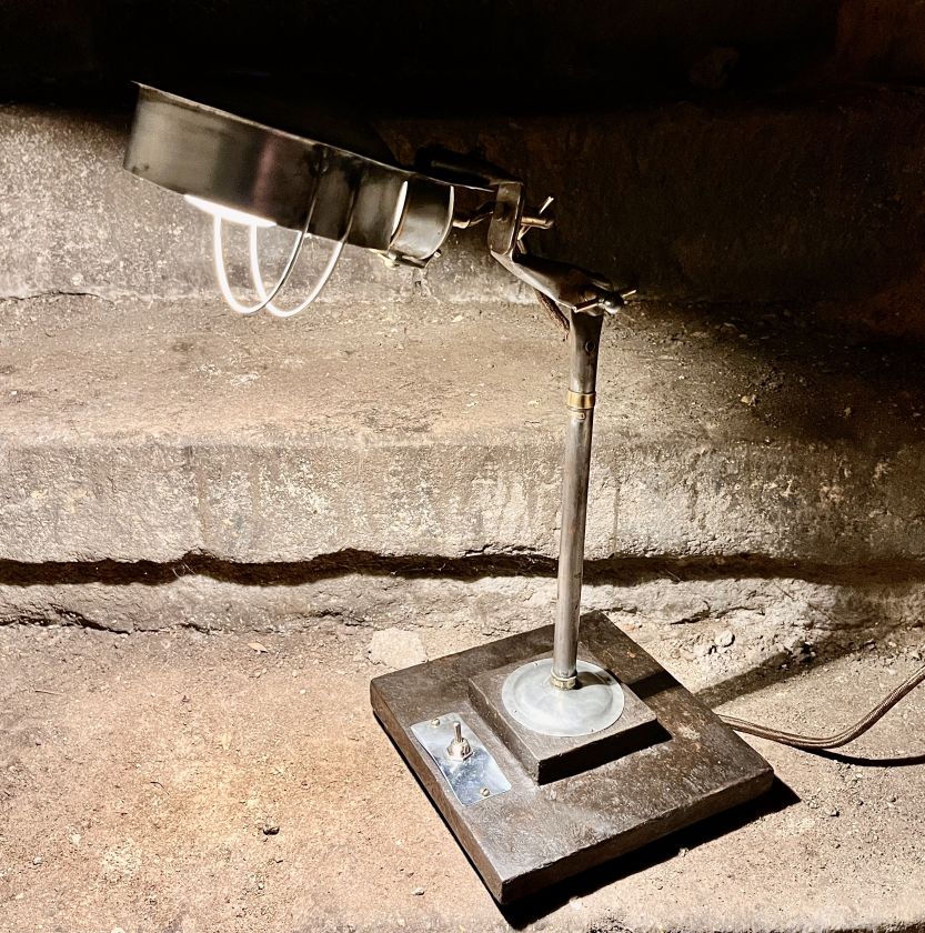 Kovová socha - Steampunková lampa