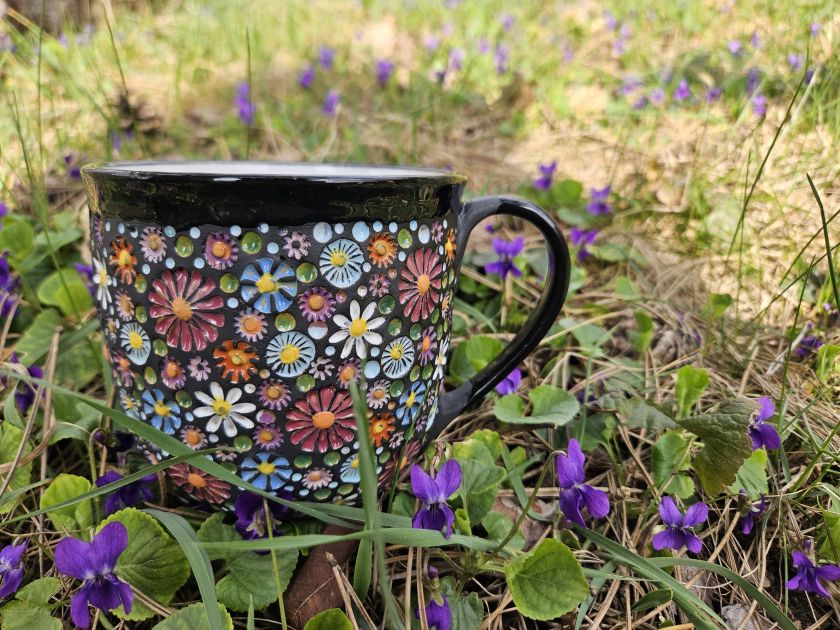 Colorful meadow 0.4l - Embossed ceramic mug