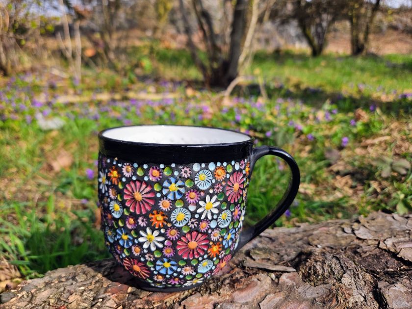 Colorful meadow 0.4l - Embossed ceramic mug