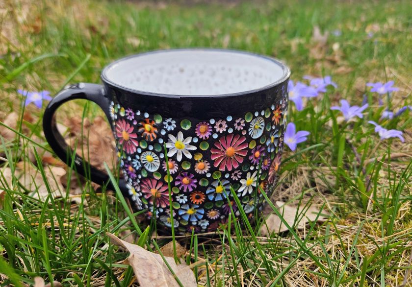 Colorful meadow 0.4l - Embossed ceramic mug