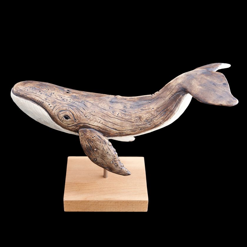 WildArt - Keramischer Wal auf Ständer