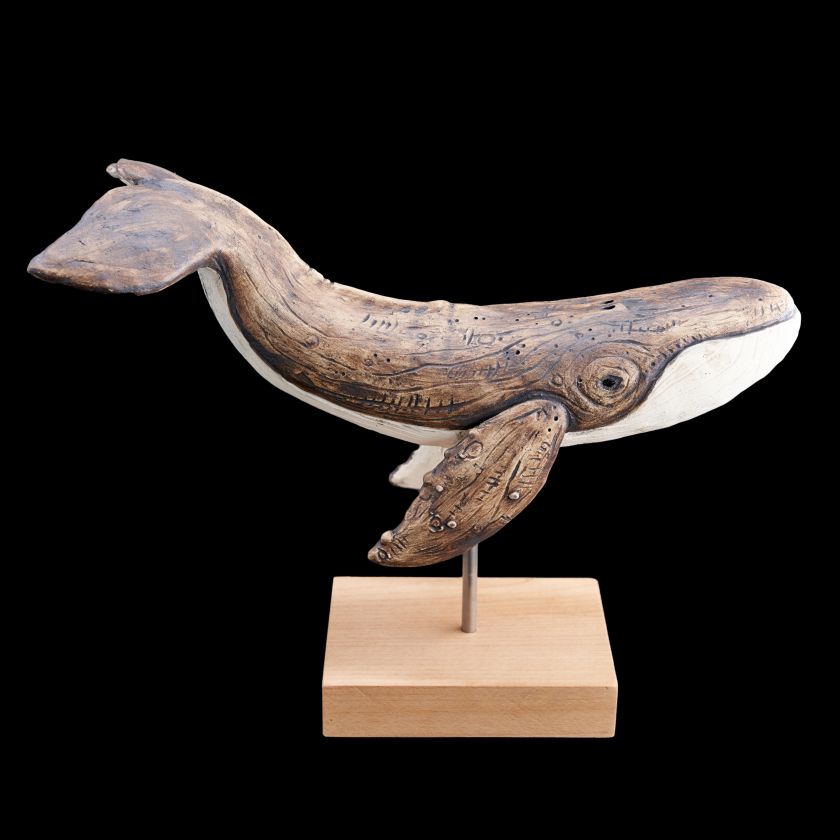 WildArt - Ceramic whale on stand