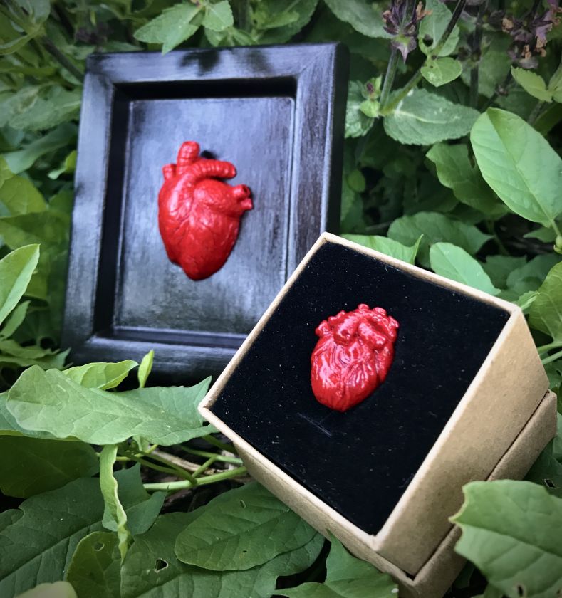 Strangelove - Anatomical heart pin (small)
