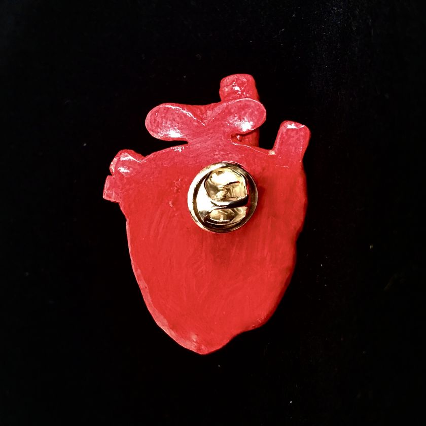 Strangelove – Großer Anstecker in anatomischer Herzform