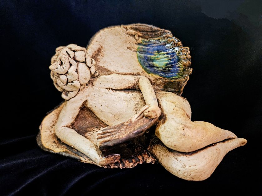 Reading angel