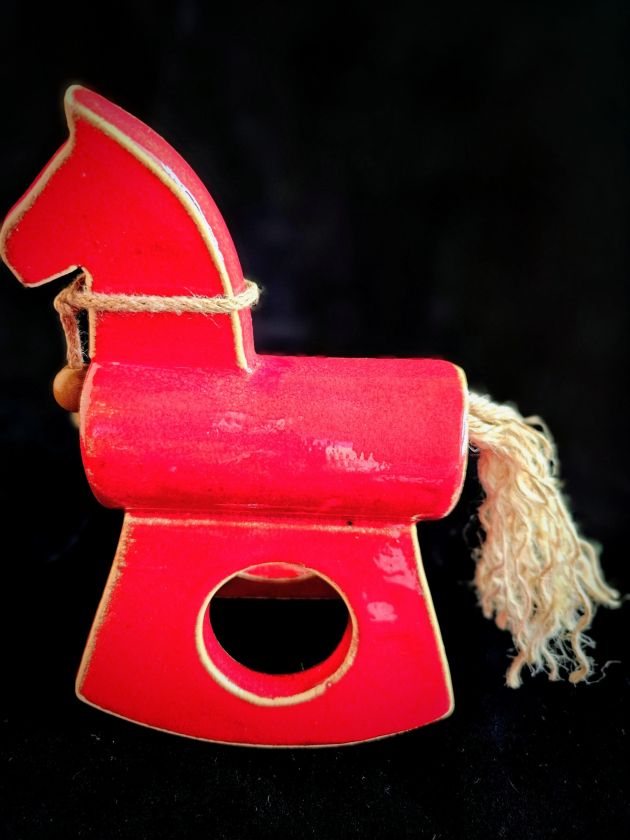 Keramický houpací kůň