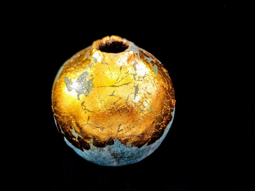 Spherical vase with gold