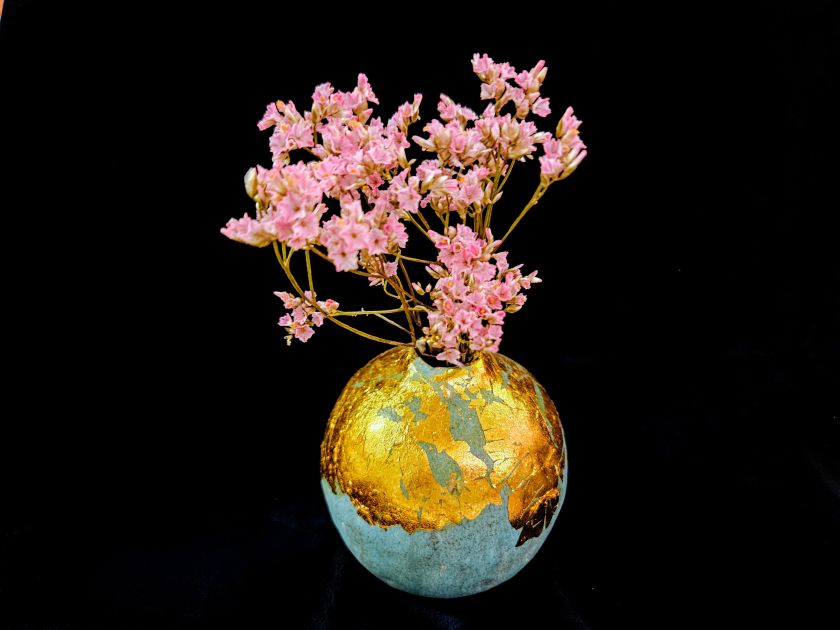Spherical vase with gold