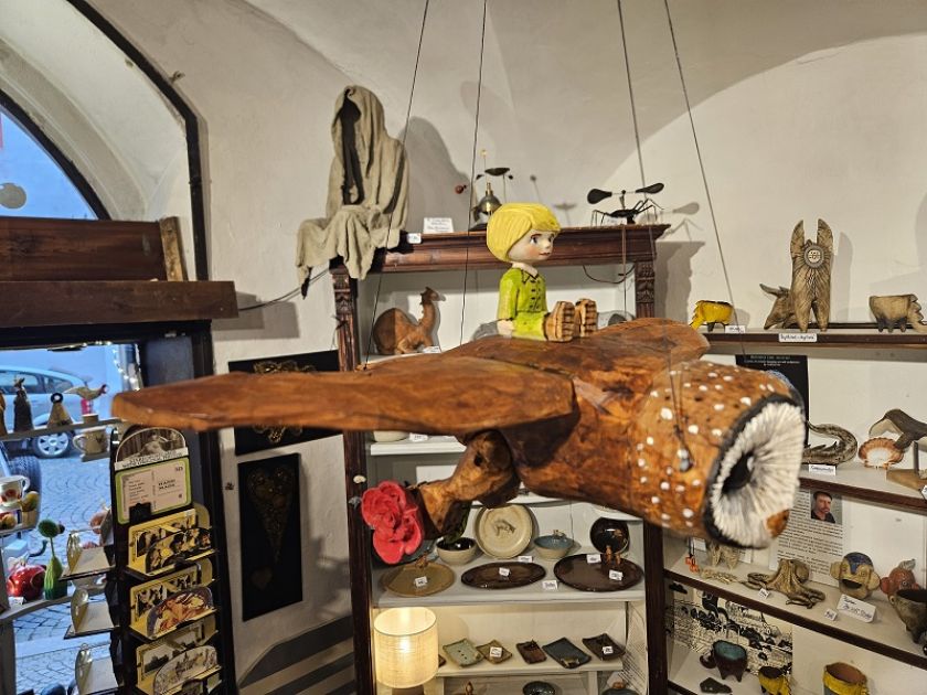 Handgeschnitzte Eule