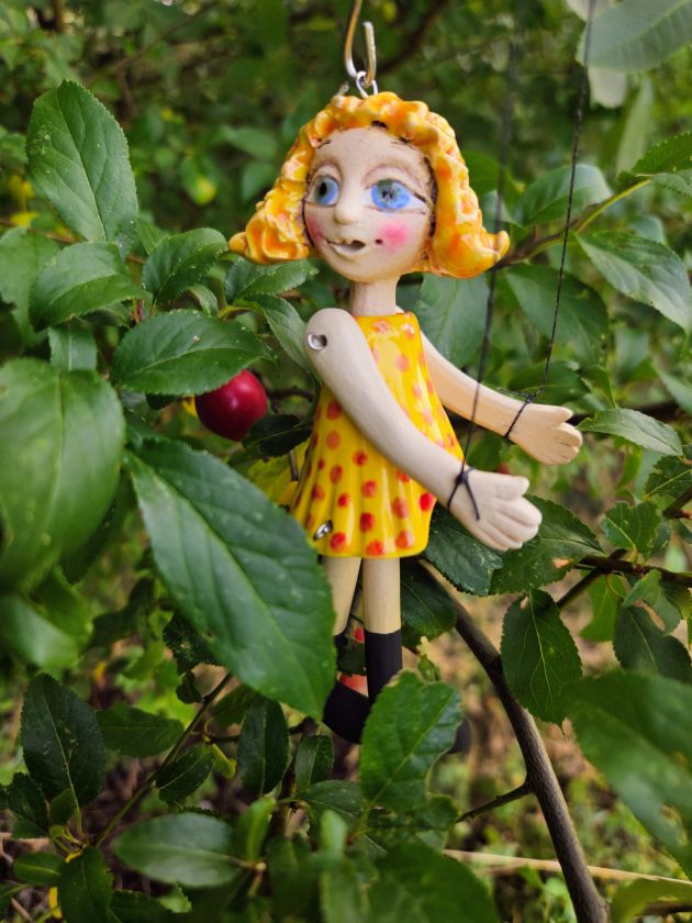 Little girl in yellow- puppet