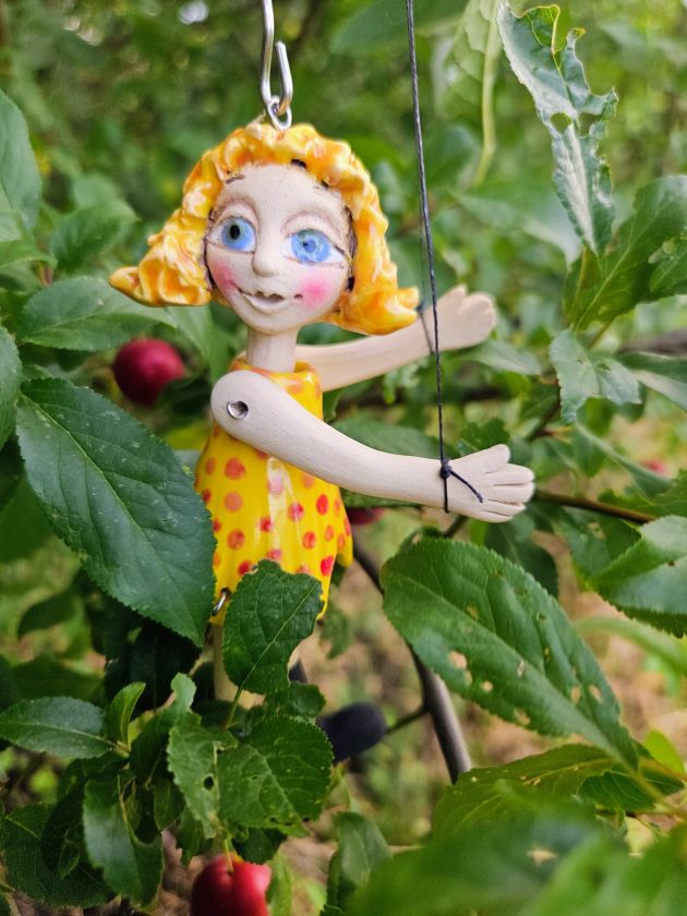 Little girl in yellow- puppet