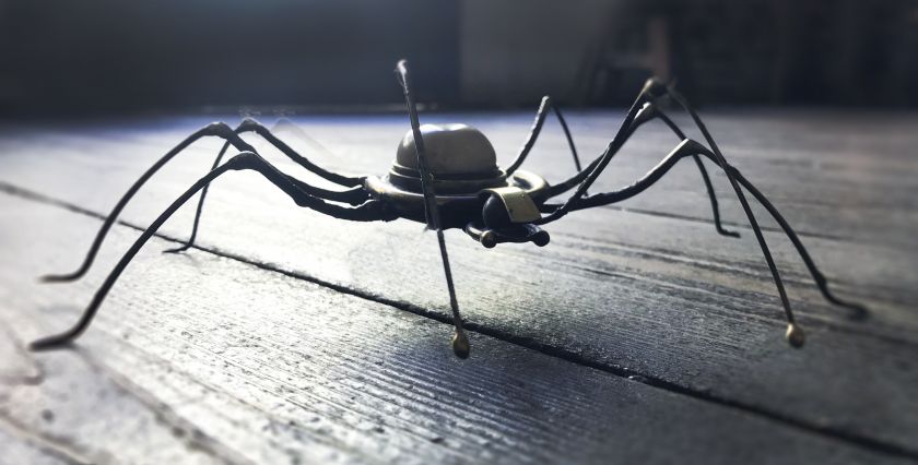 Spider with semi-precious stone