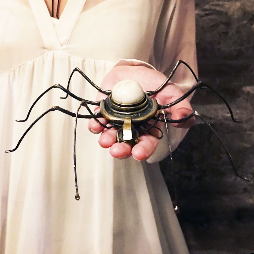 Spider with semi-precious stone