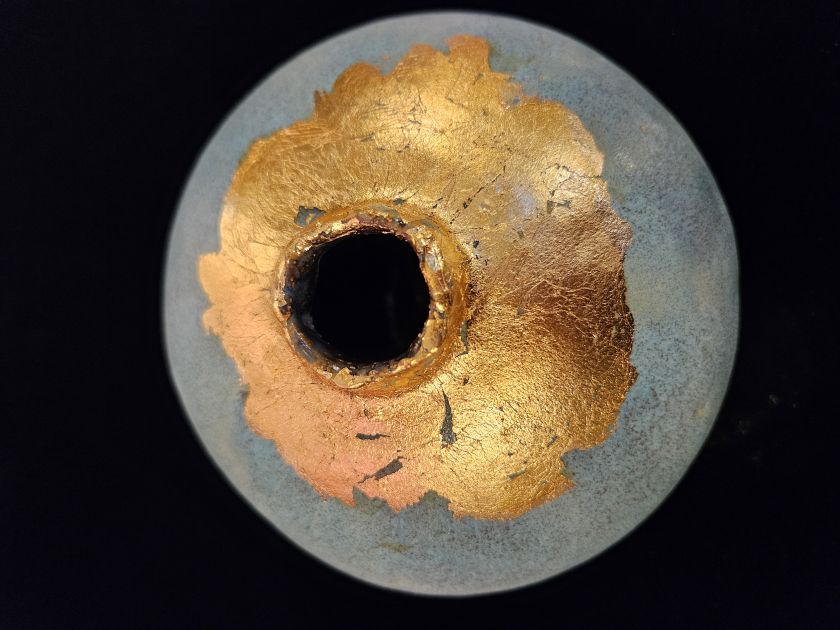 Spherical vase with gold