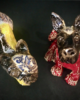 Keramikstatuetten von Hunden