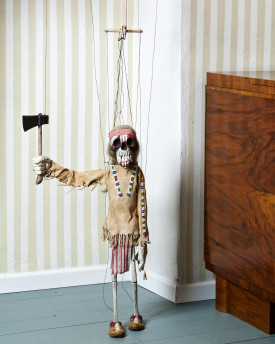 Wooden statue - Sitting Bull