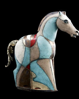 Keramický kůň s mosazným starožitným ohonem