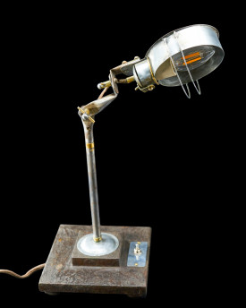 Kovová socha - Steampunková lampa