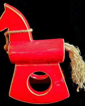 Keramický houpací kůň