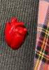 foto: Strangelove – Großer Anstecker in anatomischer Herzform