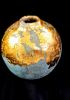 foto: Spherical vase with gold